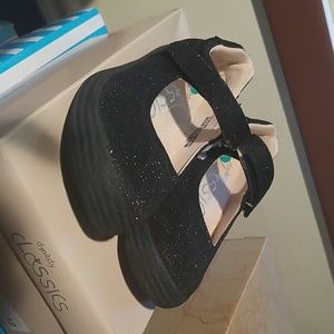Little girls black sparkling shoes!